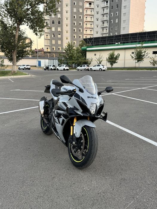 Продается SUZUKI GSXR1000R 2021 года с пробегом 23к. Документы чистые