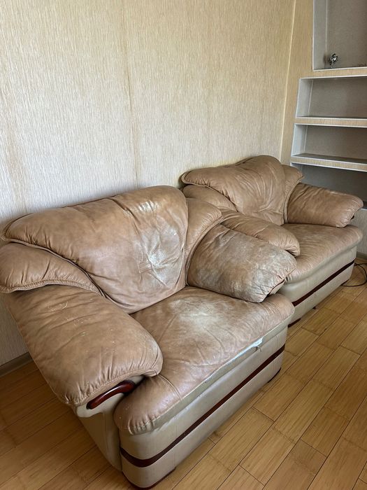 Отдам диван и два кресла