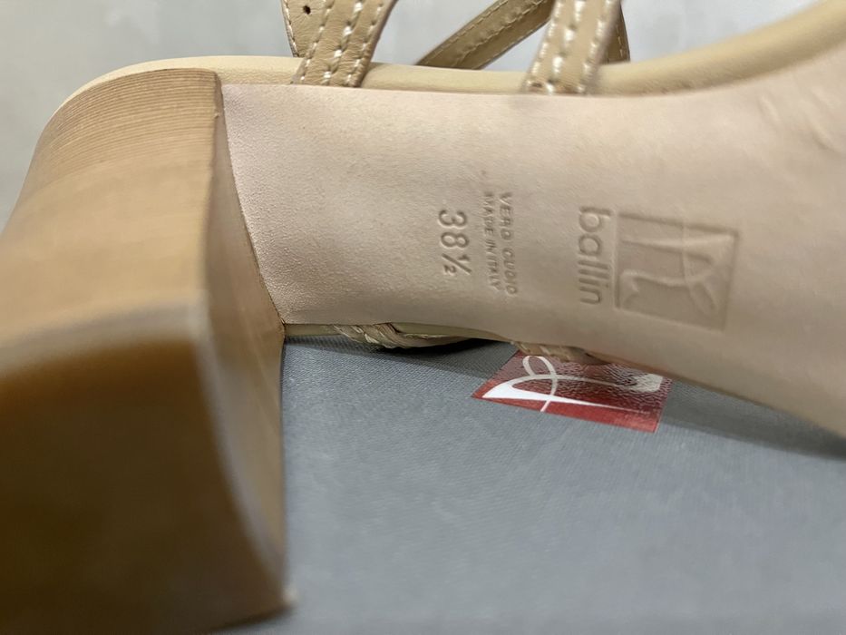 Босоножки кожаные Ballin