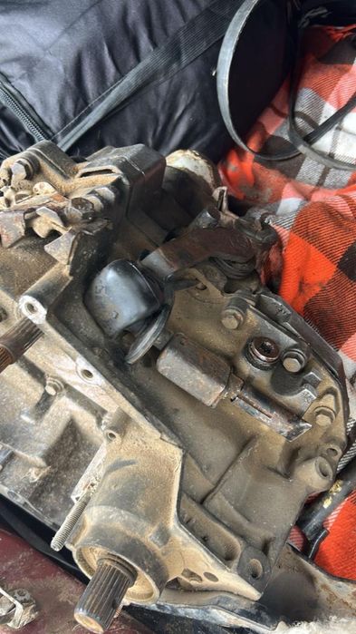 Рено Логан Коробка