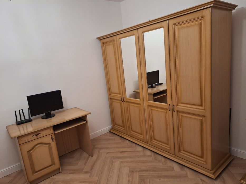 Mobilier dormitor, lemn masiv si pal