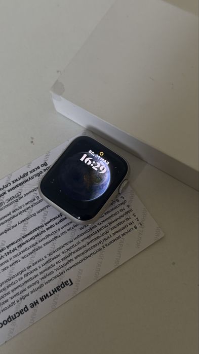 Apple watch SE 2gen starlight aluminum