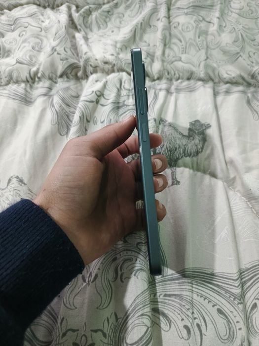 Realme not 60x. Xotira 64/3+2. Aybi burchagida katilgan joyi bor.