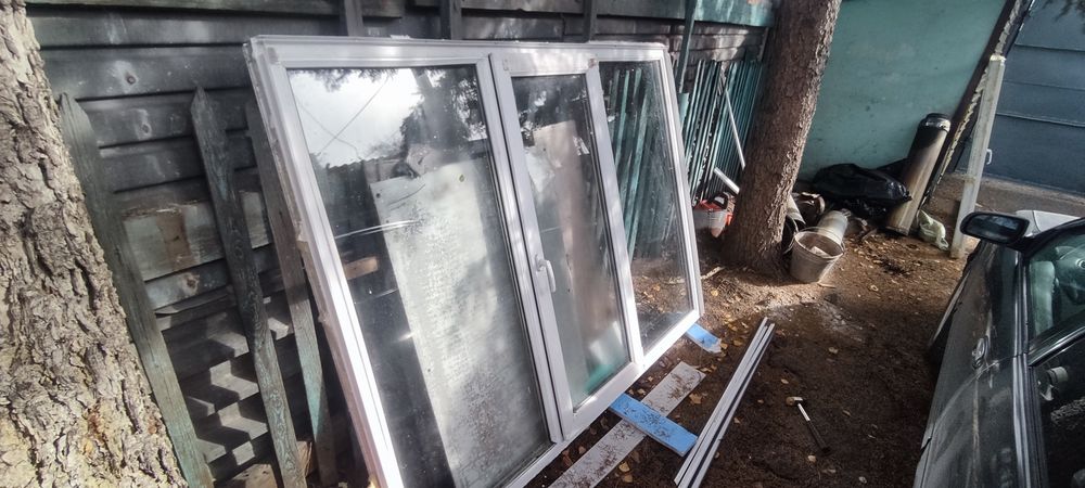 Продам 2 пластиковых окна