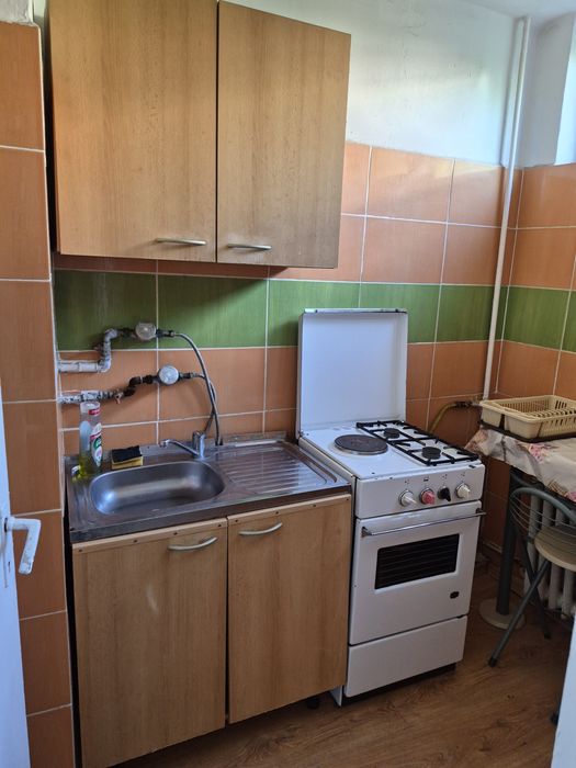 Închiriez  garsoniera  confort  I