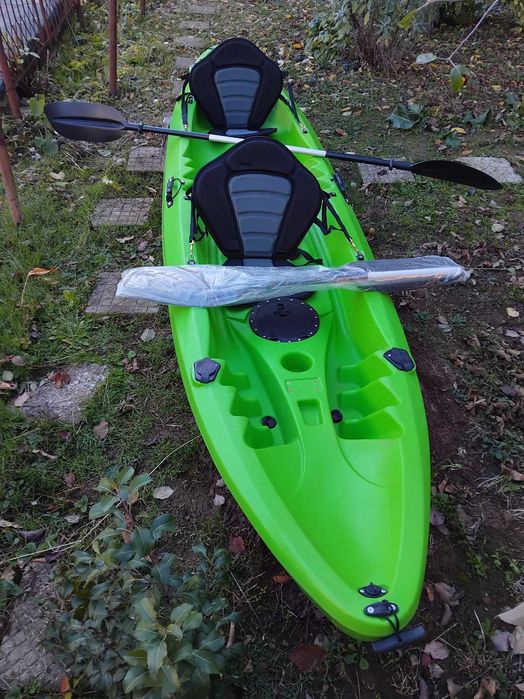 Продавам чисто нов двуместен каяк
