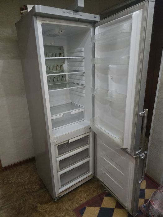 Продается холодильник LG . Рабочем состоянии