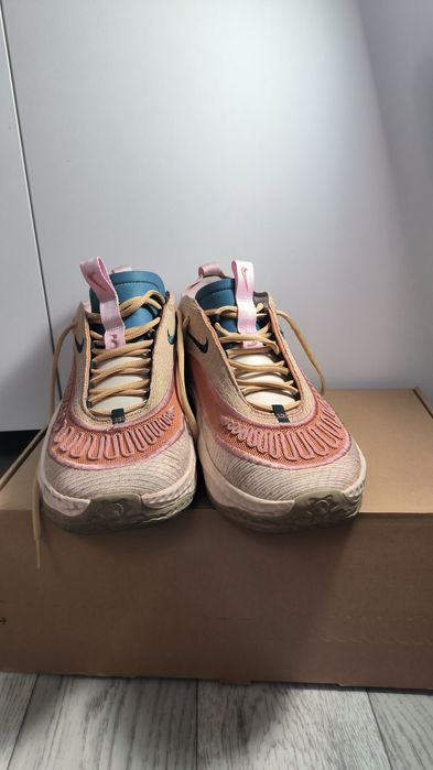 Продам оригинальные кроссовки Nike DV2757