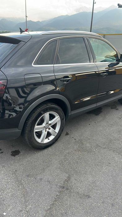 Автомобил Audi Q3