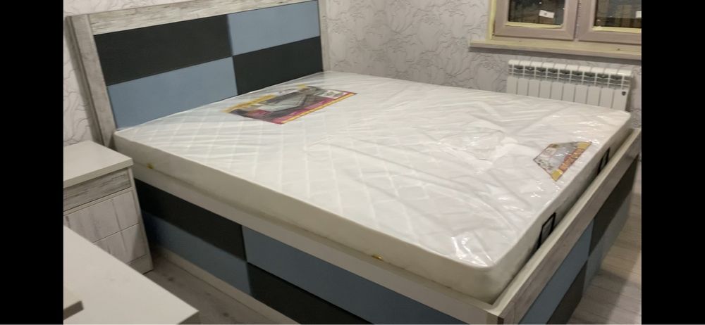 Спальный Гарнитура  почти новая как на фото могу раздельно