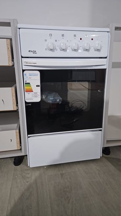 Электро плита с духовкой новая