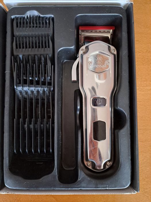 Професионална машинка за подстригване на кучета и котки.