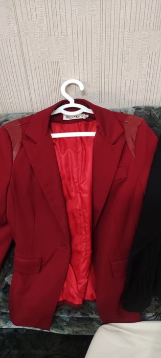 Женские костюмы за 75 000