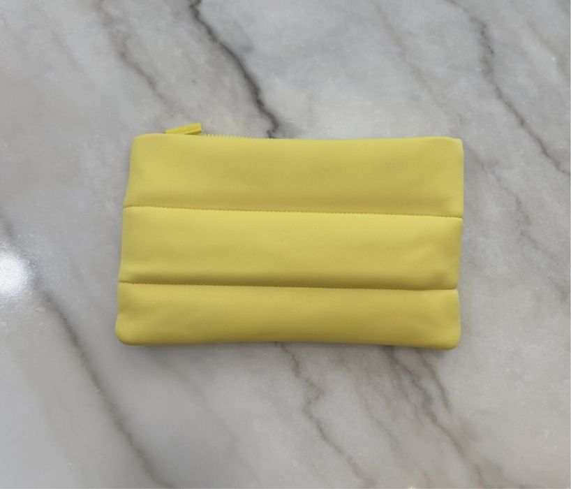 Rhode Bubble Bag Summer Жълт козметичен несесер лимитирана колекция