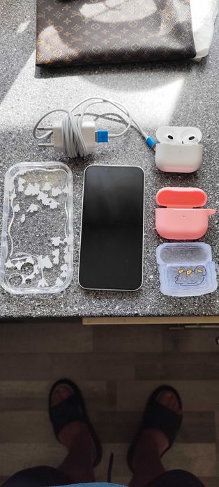 Iphone 13 plus AirPods 3 (Model A2565)