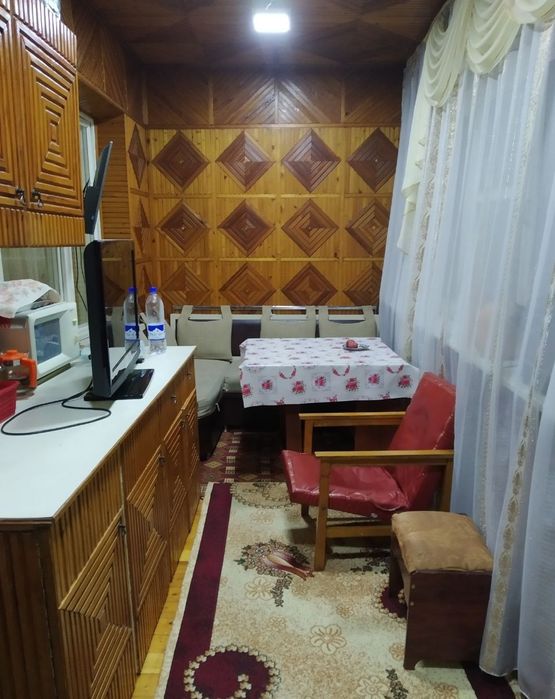 Сдаю свою 2в3/1/4 кв рядом с Академией Милиции на Карасу 2 с обстановк