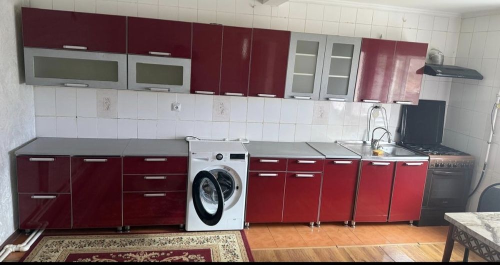 Продам  кухонный гарнитур +вытяжка