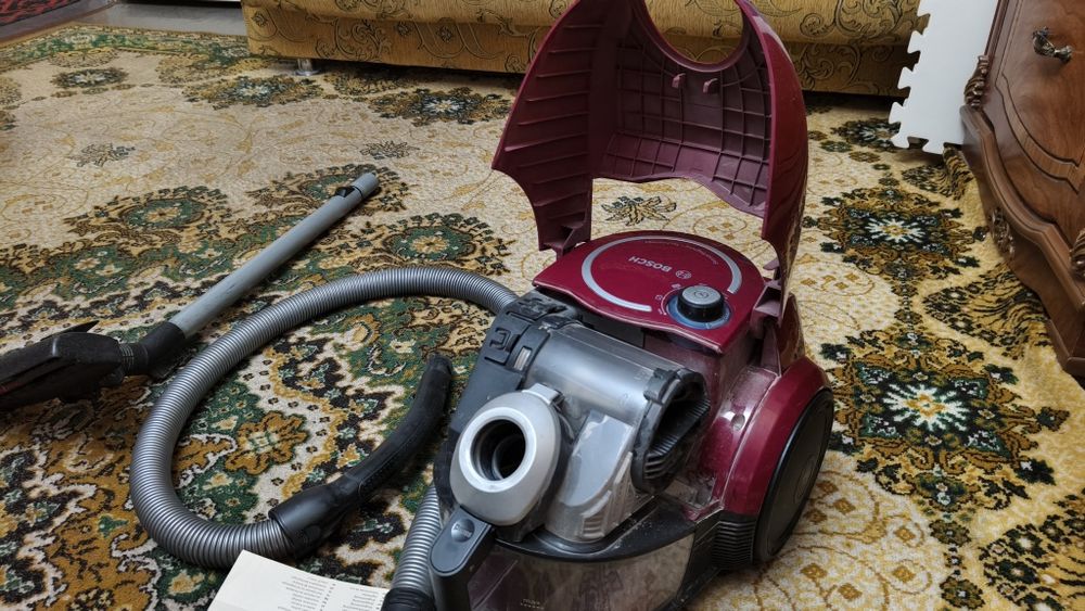 Продам пылесос Bosch BGS32000 (Relyy’y SensorBagless). Original