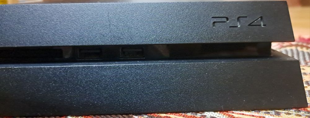 Se vinde PlayStation 4