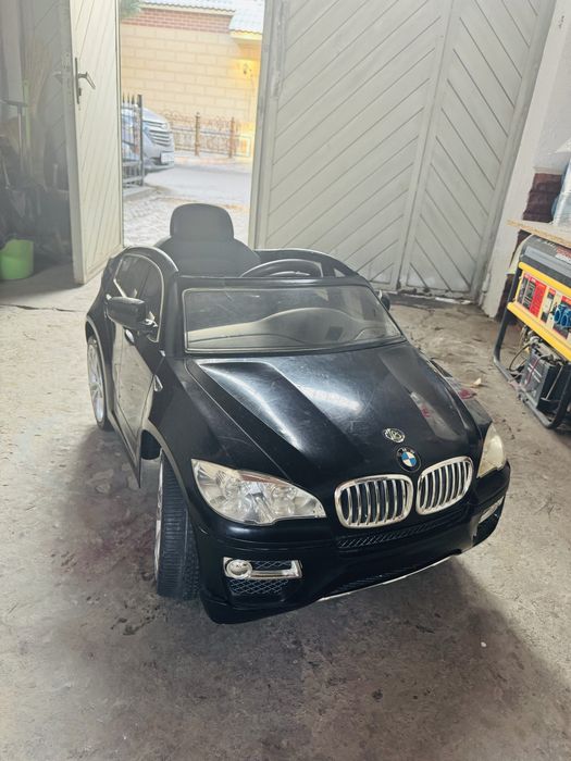 Продам детскую электромашину BMW X6