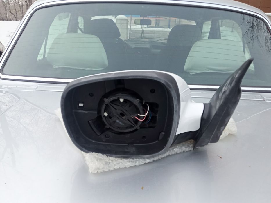 Продаю боковые зеркало