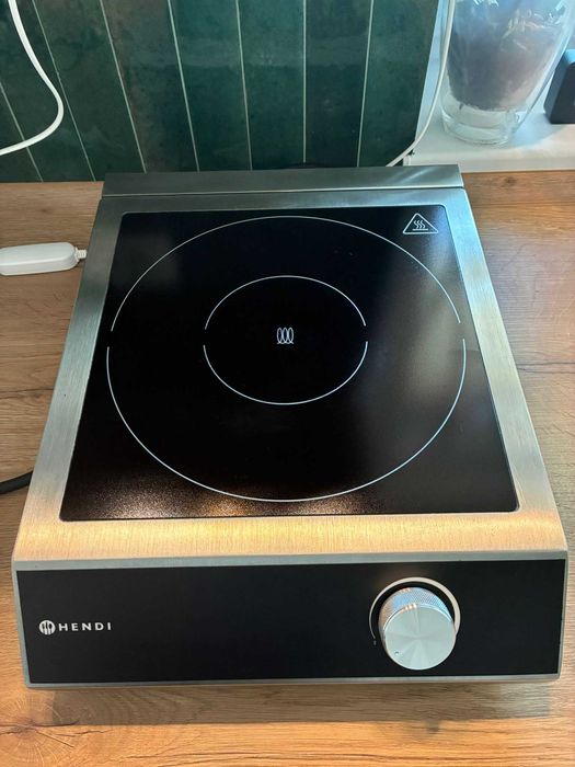 Vand plita pe inductie profesionala Hendi 3500W M