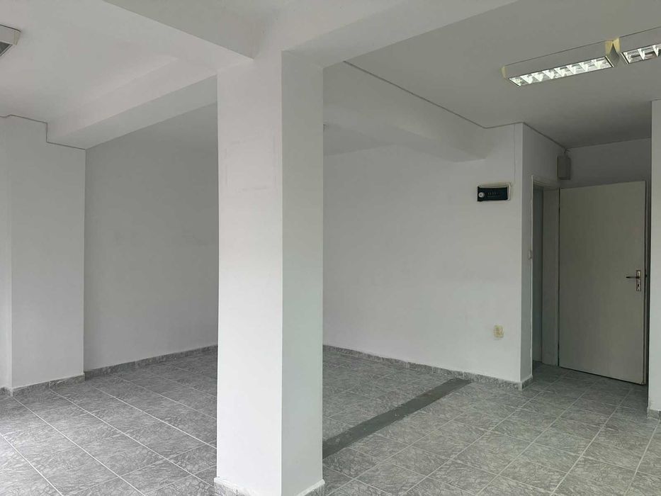 Дава се под наем Магазин в Стара Загора, Център - 55 кв.м за 248.88 € - Снимка #6