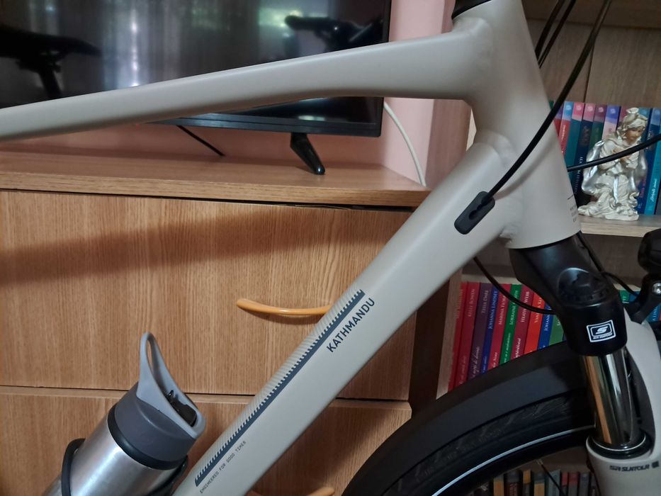 Vând bicicleta Cube Katmandu One