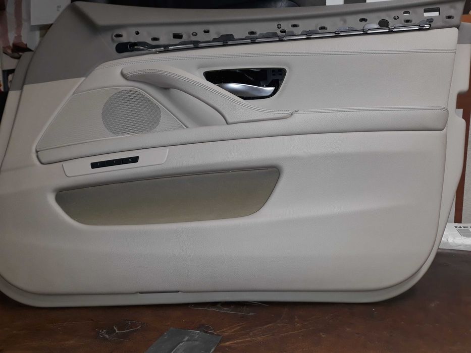 Кожена кремава задна седалка с кори на вратите  от BMW F10