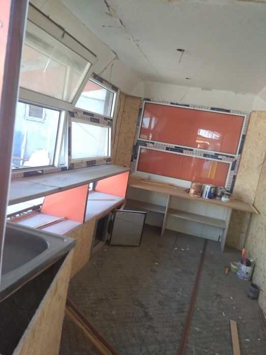 Продаю два фудтрака и  будку киоск