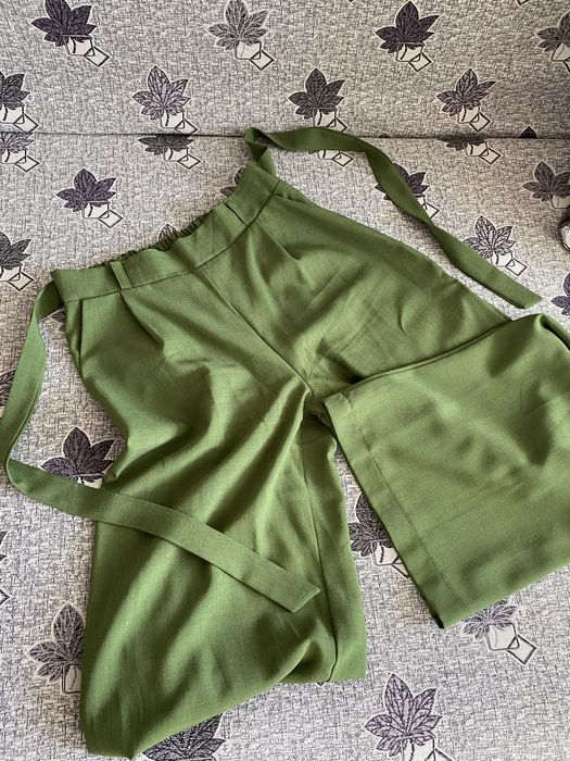 Костюм брючный строгой