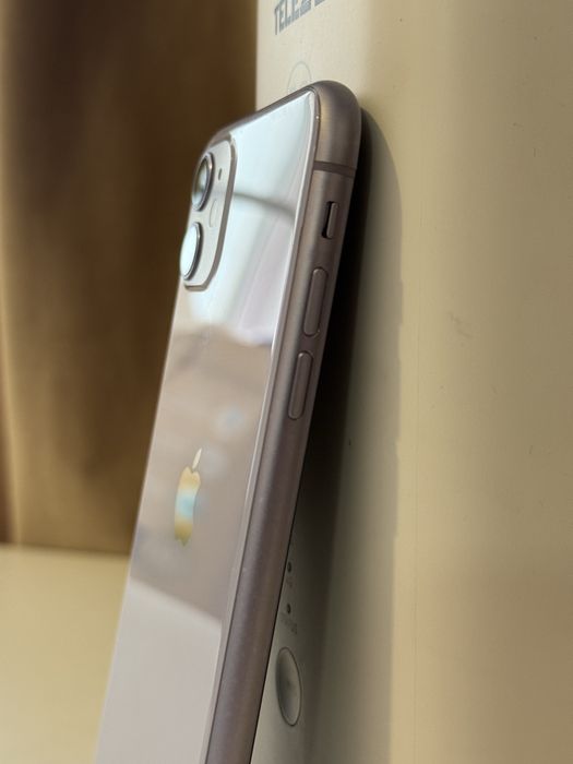 Продам 11 айфон в подарок модем 5g