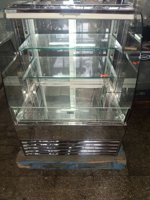 Хладилна витрина отворена