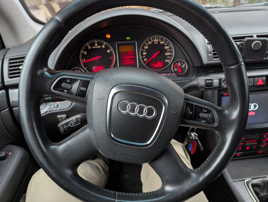 Audi A4 pentru reparat, în stare perfect funcțională