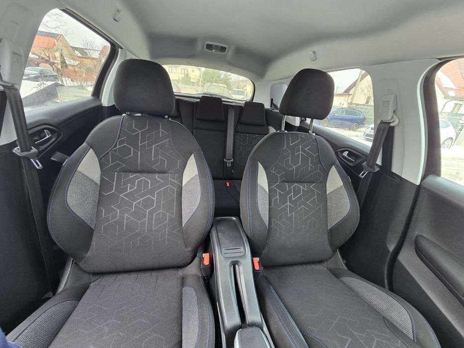 Peugeot 2008 1.2i Cutie Automata Rate cu buletinul