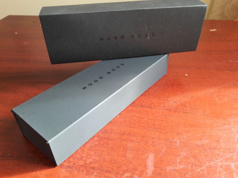 Hugo Boss юбилейна гравирана писалка 135г. VIVACOM - тъмно сиво / черн