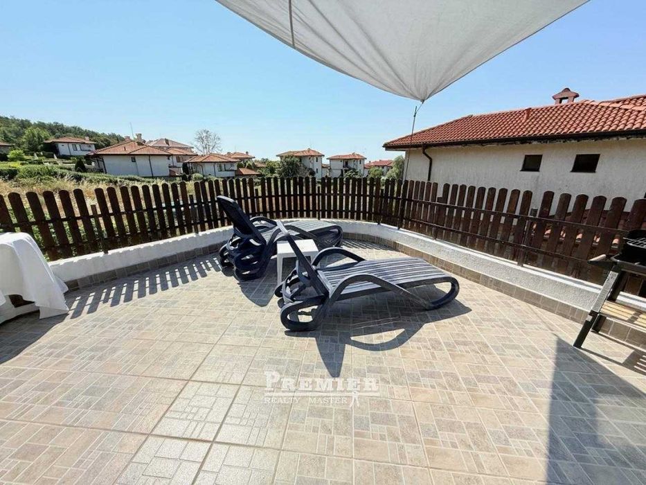 Двуетажна самостоятелна къща