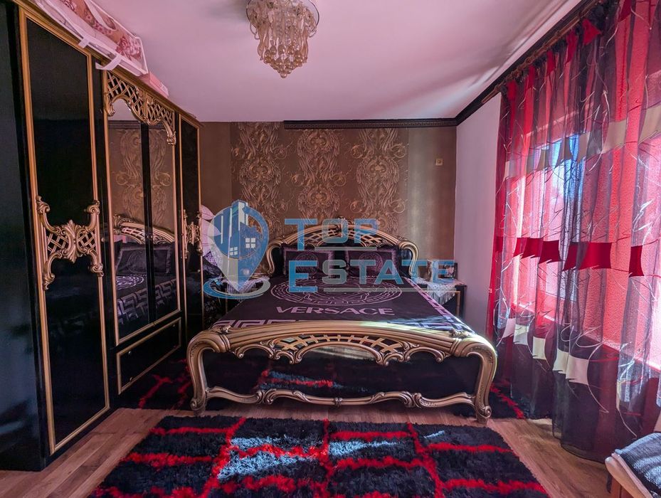 Ремонтирана и готова за нанасяне къща в село Пчелище, област Велико Т