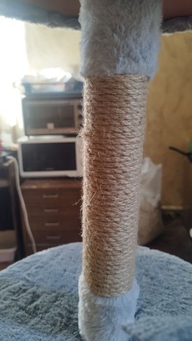 Продам для кошки домик, когтеточка и перинку