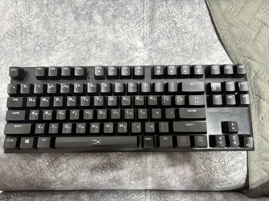 Продам 2 клавы 1 мышь 4 наушника