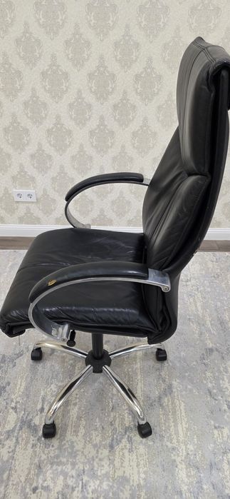 Продам кожаное кресло
