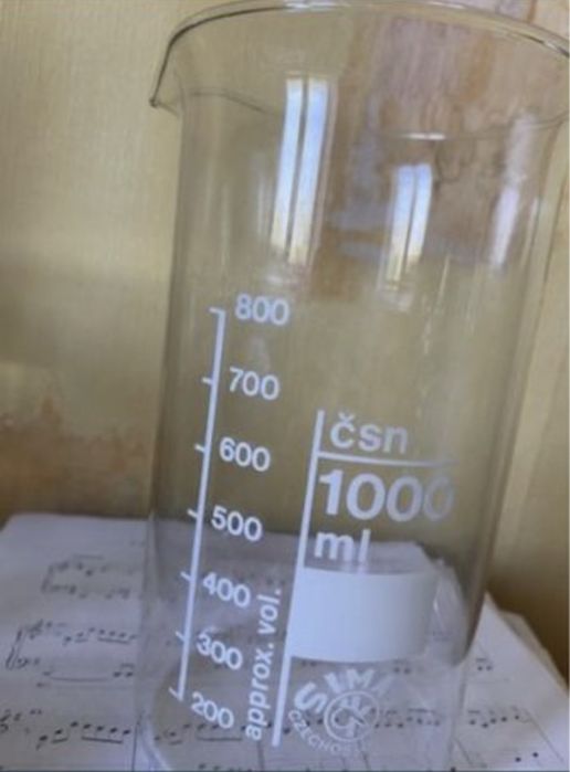 Вазы, креманки, скатерть