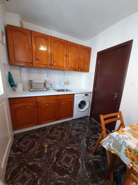 Дава се под наем Тристаен апартамент в Бургас, Център - 85 кв.м за 408 € - Снимка #2