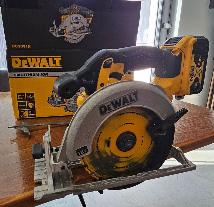 Circular Dewalt Dcs391