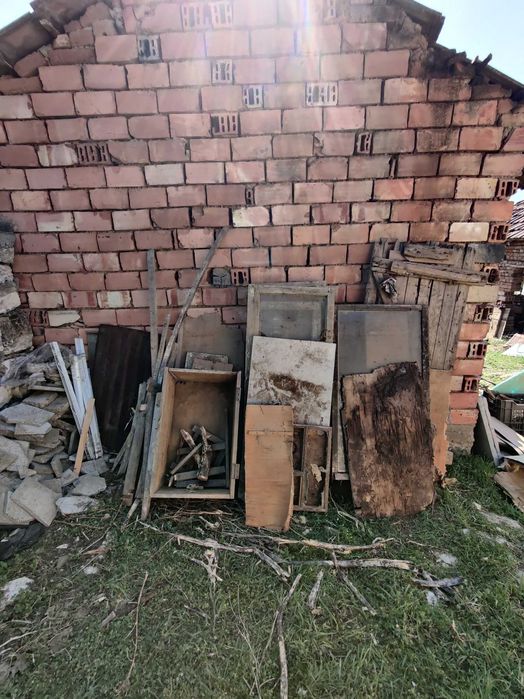 Подарявам дървен материал