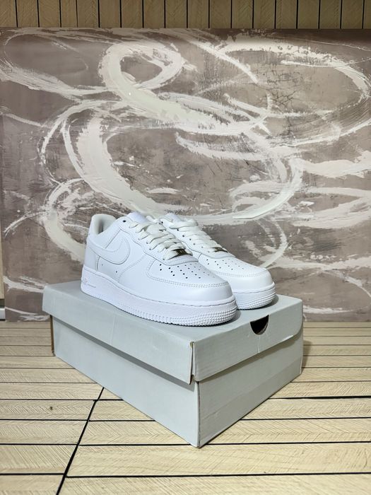 Nike Air Force 1 Triple White
