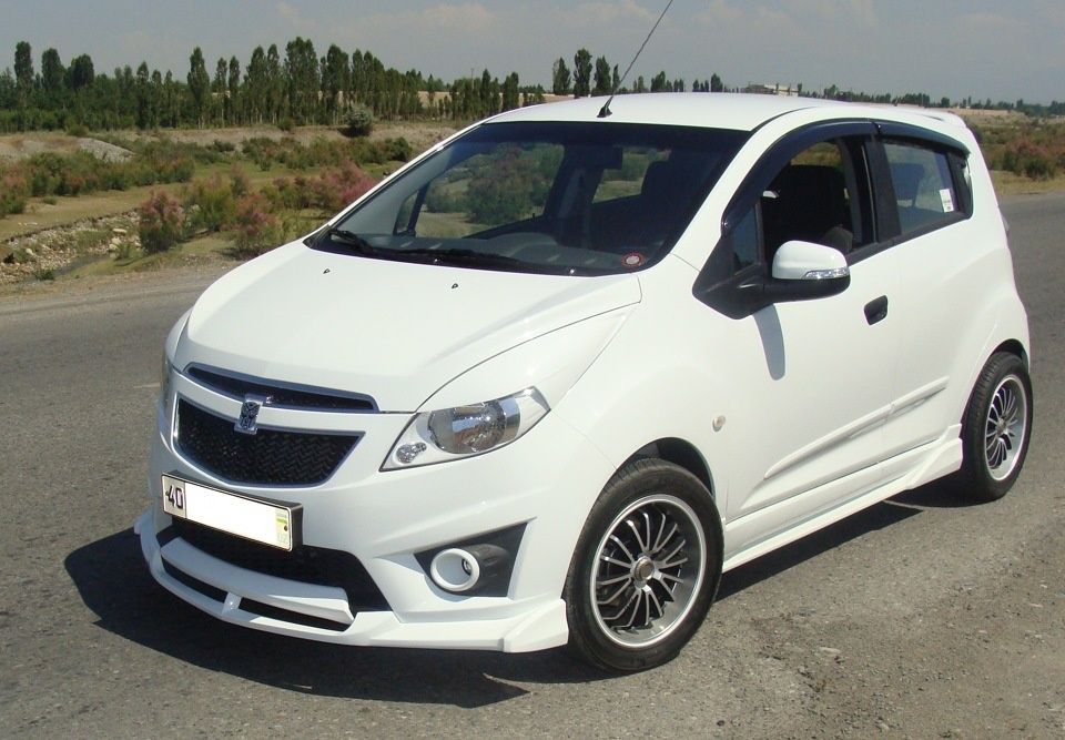 Спарк реснички на передние фары ветровики на двери дворники дуга юпка.