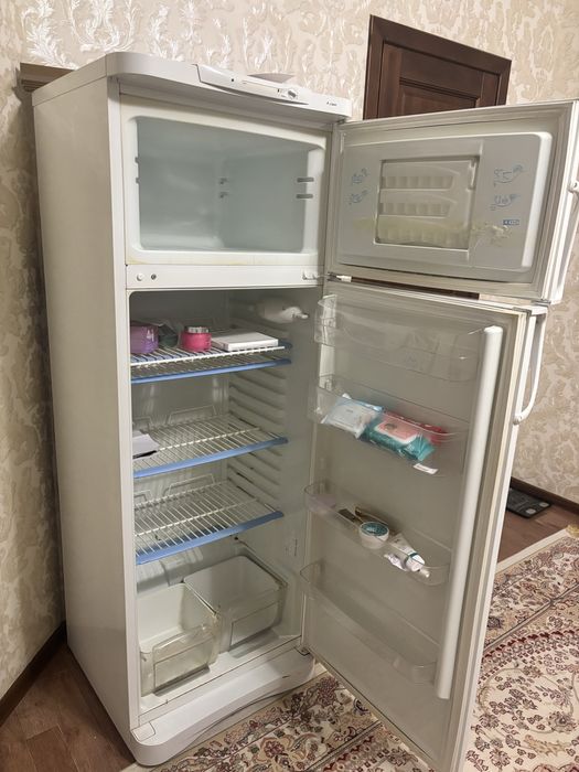 Продам холодильник indesit a class