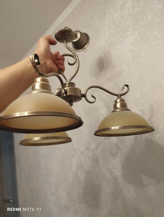 Продам люстру недорого
