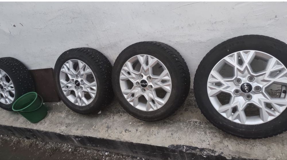 Продам зимнию резину на дисках 16